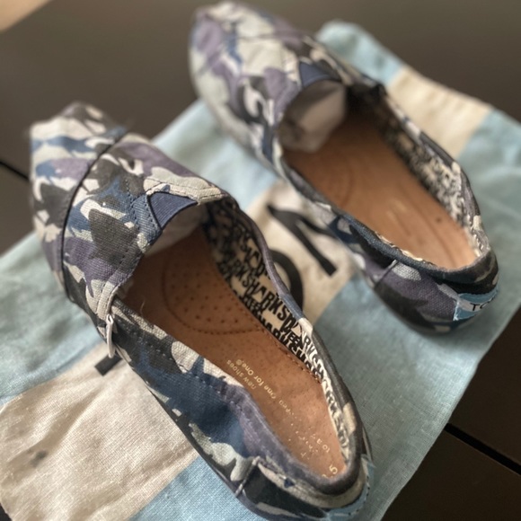 Shark Week Toms - Picture 5 of 6